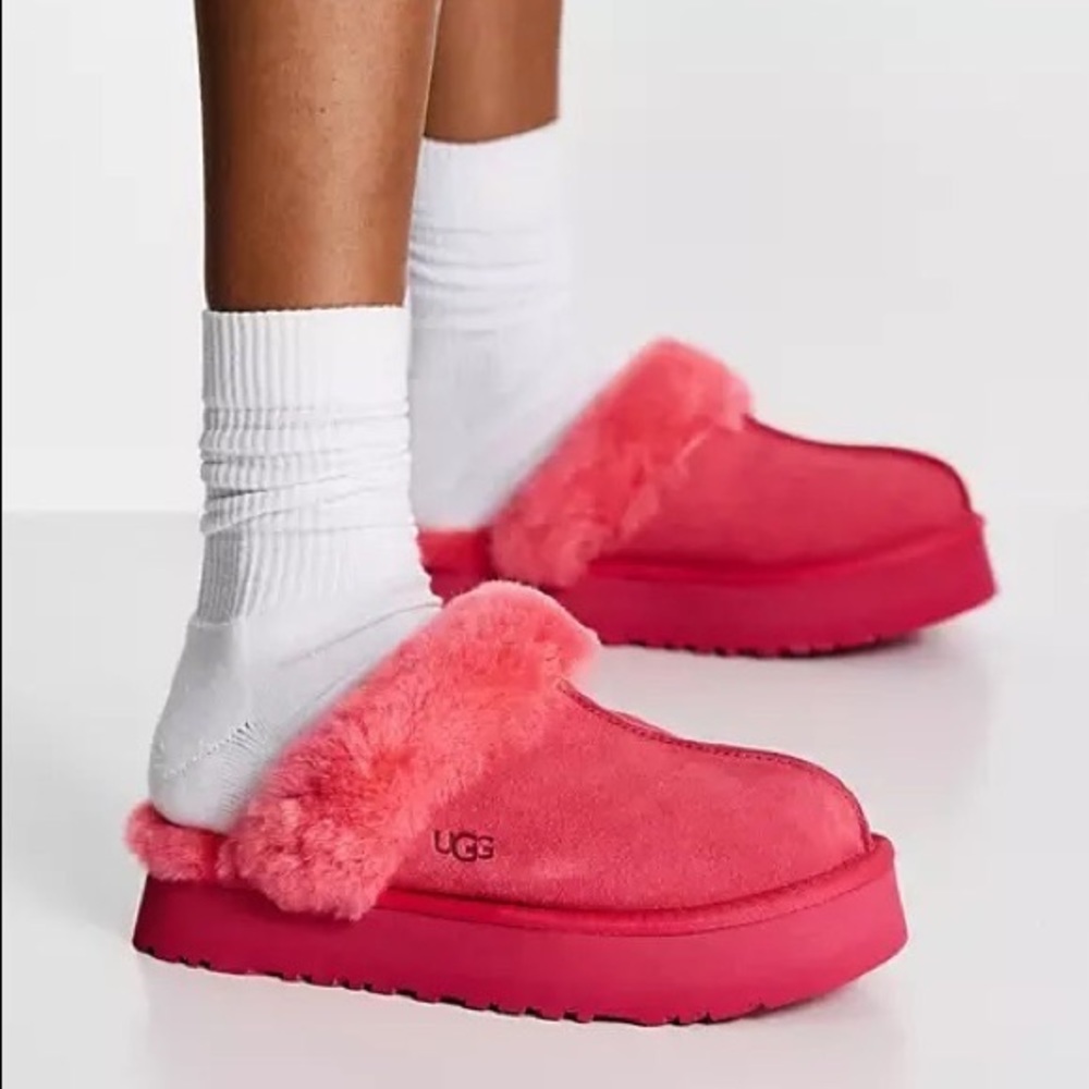 Platform UGG slipper hot pink